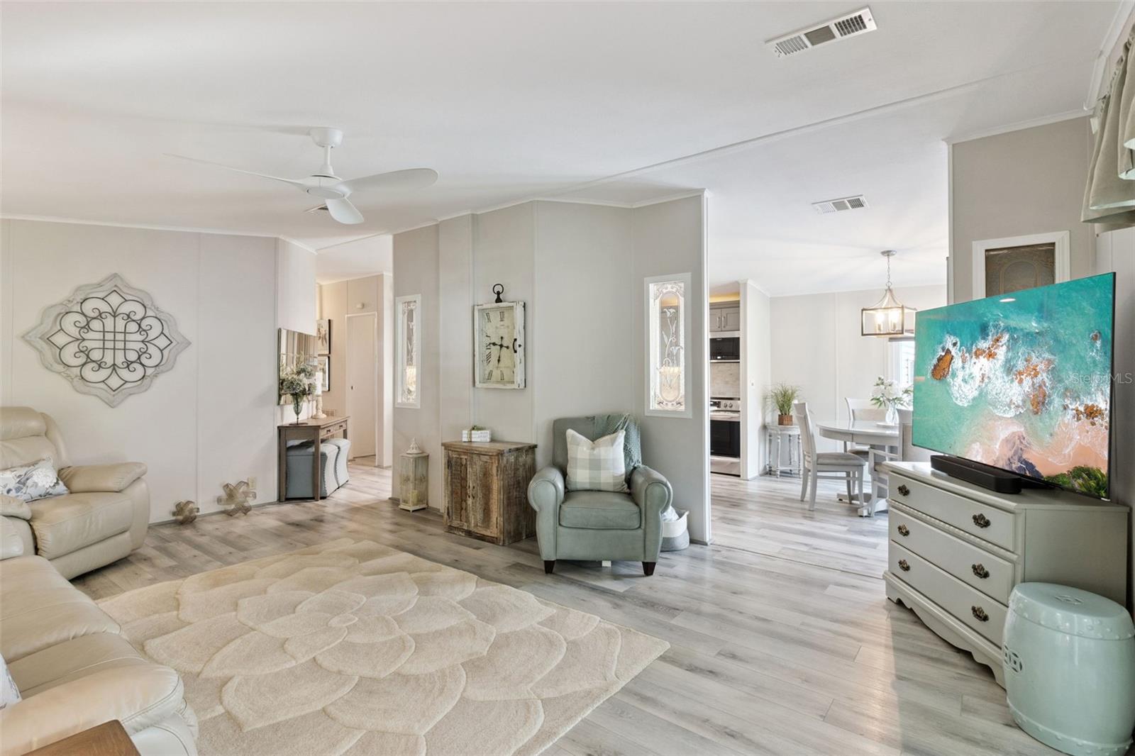 Image 9 of 44 For 8568 Breeze Hill Drive