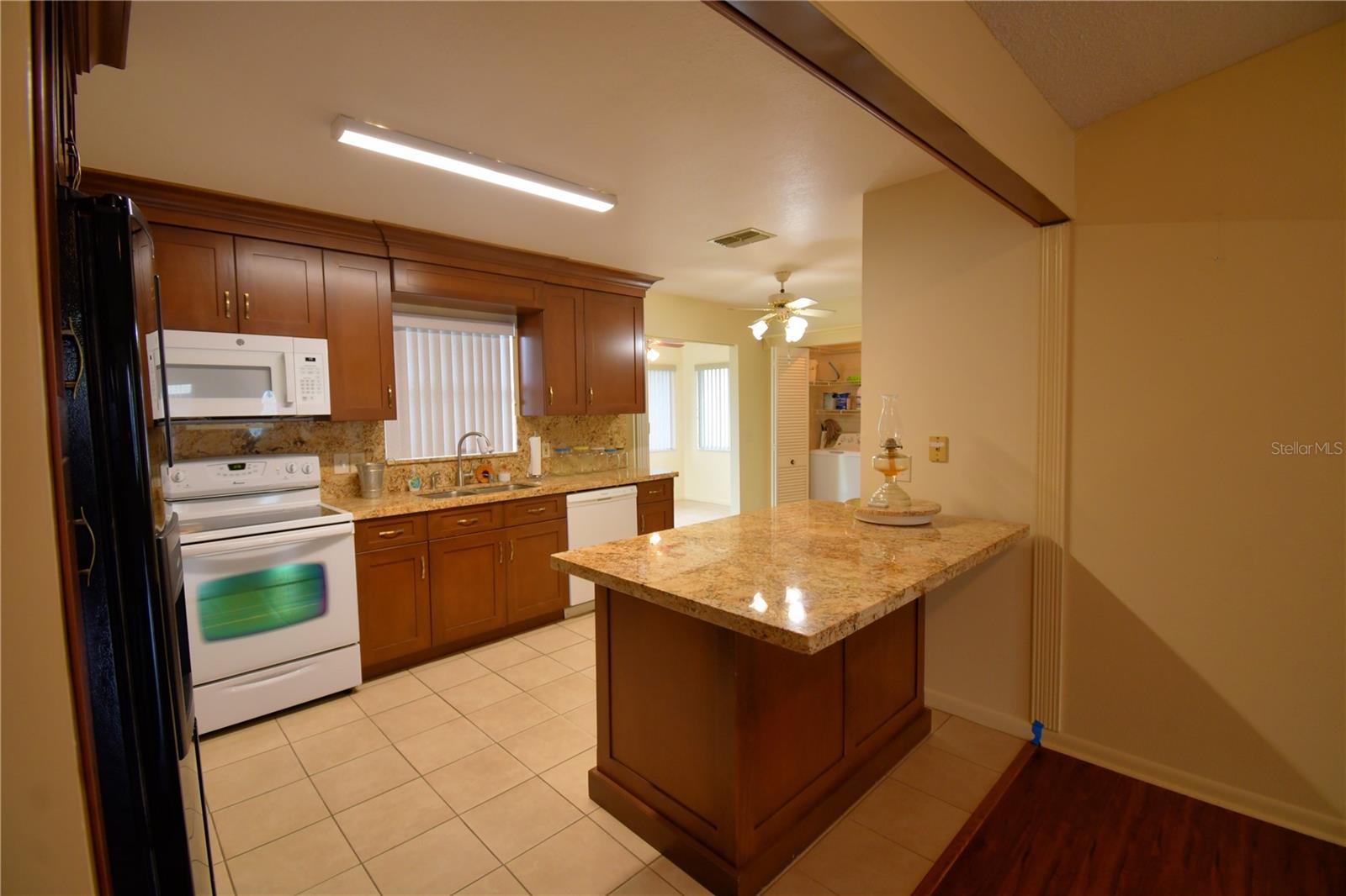 Image 11 of 58 For 1690 Colonnades Circle N