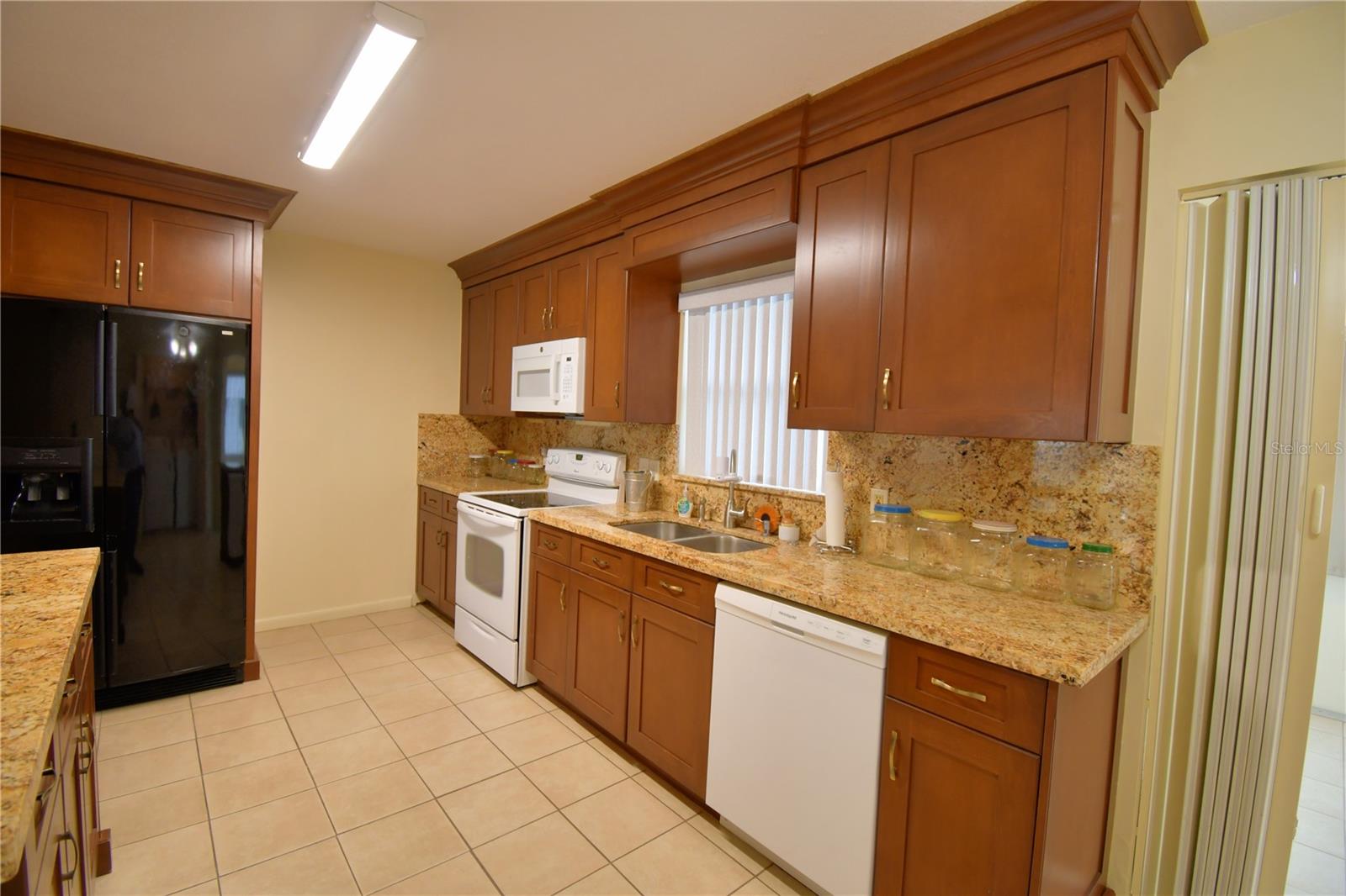 Image 12 of 58 For 1690 Colonnades Circle N