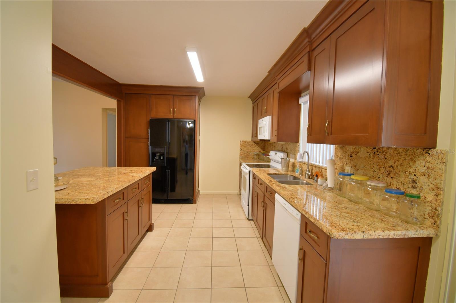 Image 15 of 58 For 1690 Colonnades Circle N