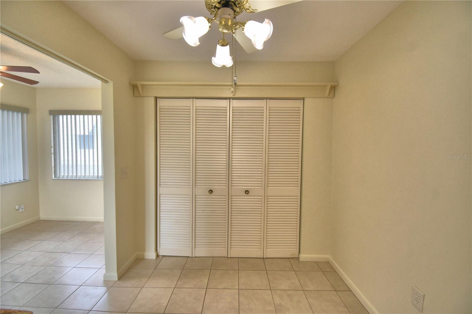 Image 17 of 58 For 1690 Colonnades Circle N