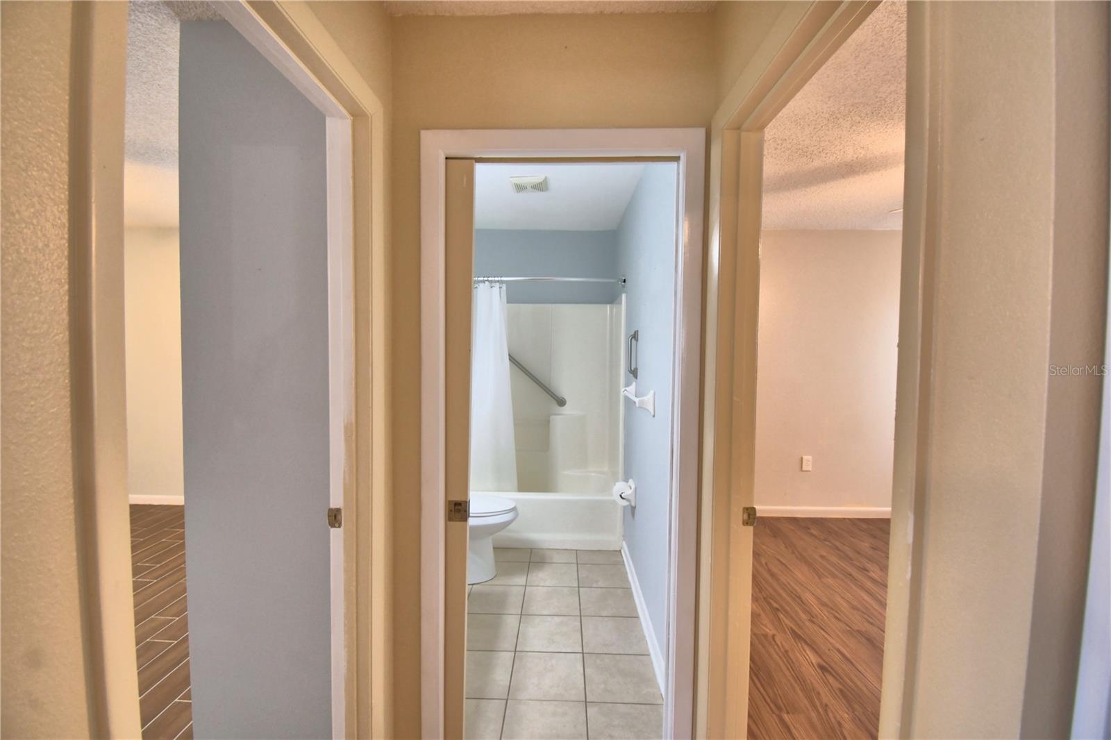 Image 26 of 58 For 1690 Colonnades Circle N