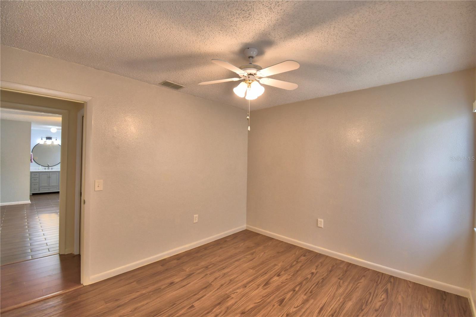 Image 42 of 58 For 1690 Colonnades Circle N