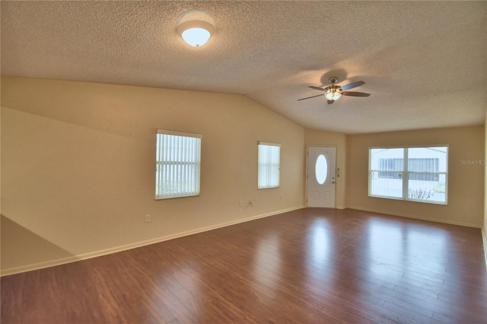 Image 6 of 58 For 1690 Colonnades Circle N