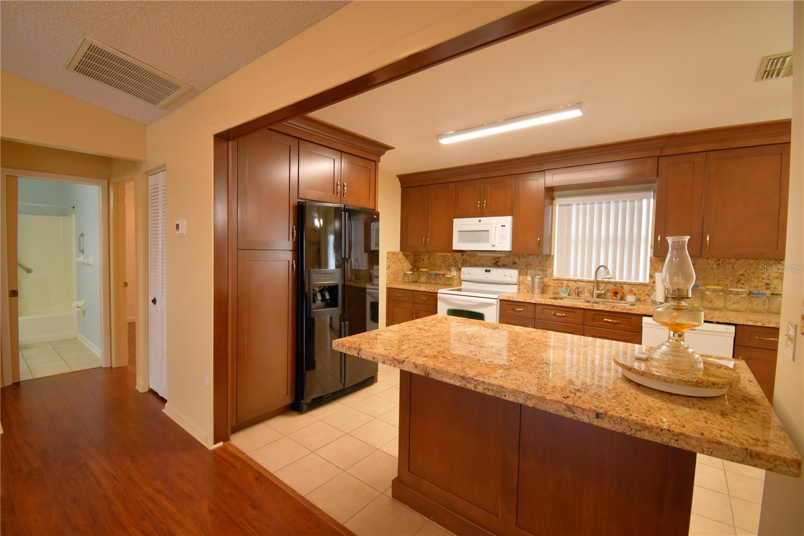 Image 9 of 58 For 1690 Colonnades Circle N