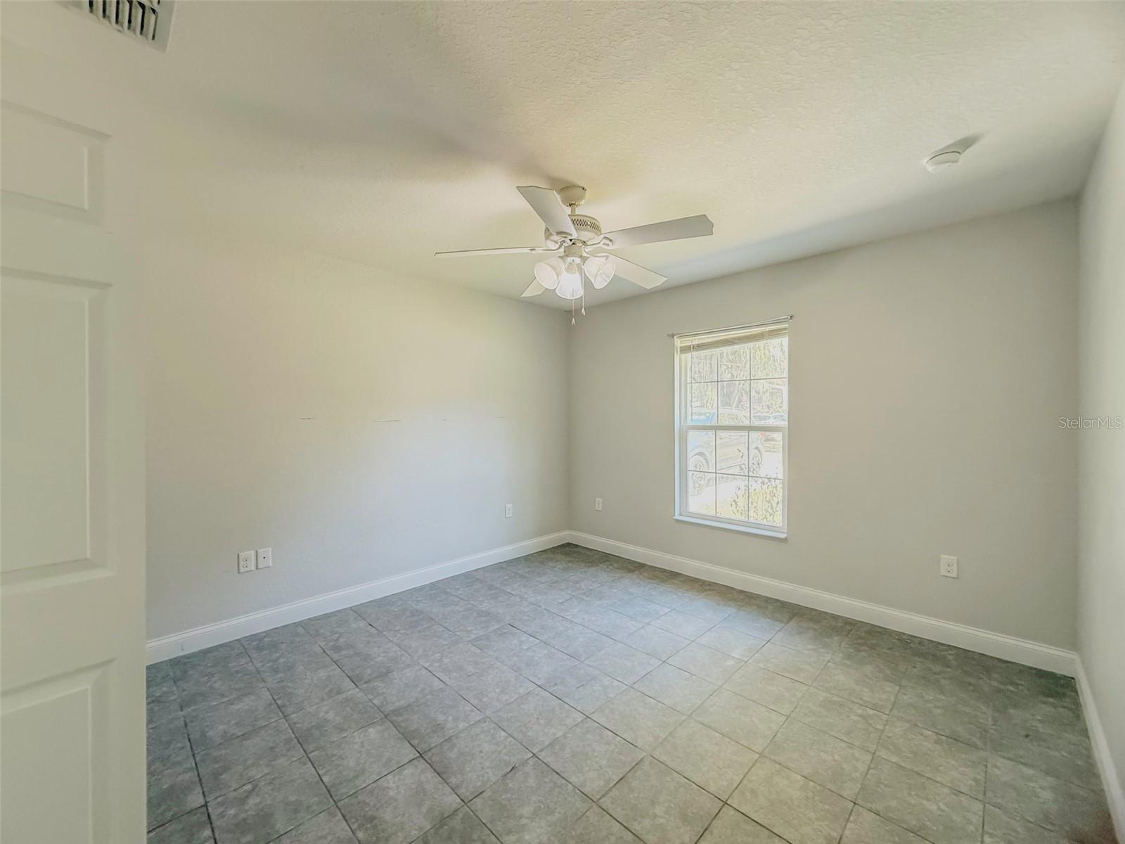 Image 14 of 19 For 406 8th Street Se