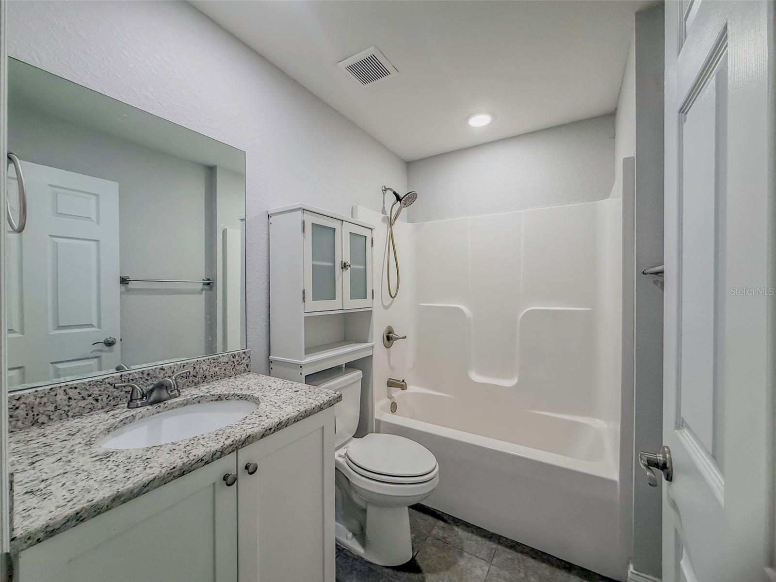 Image 16 of 19 For 406 8th Street Se