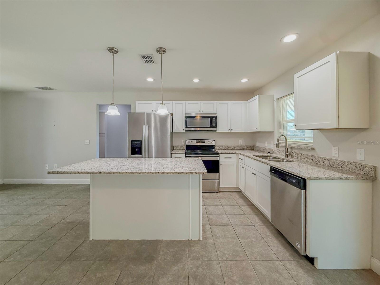 Image 5 of 19 For 406 8th Street Se