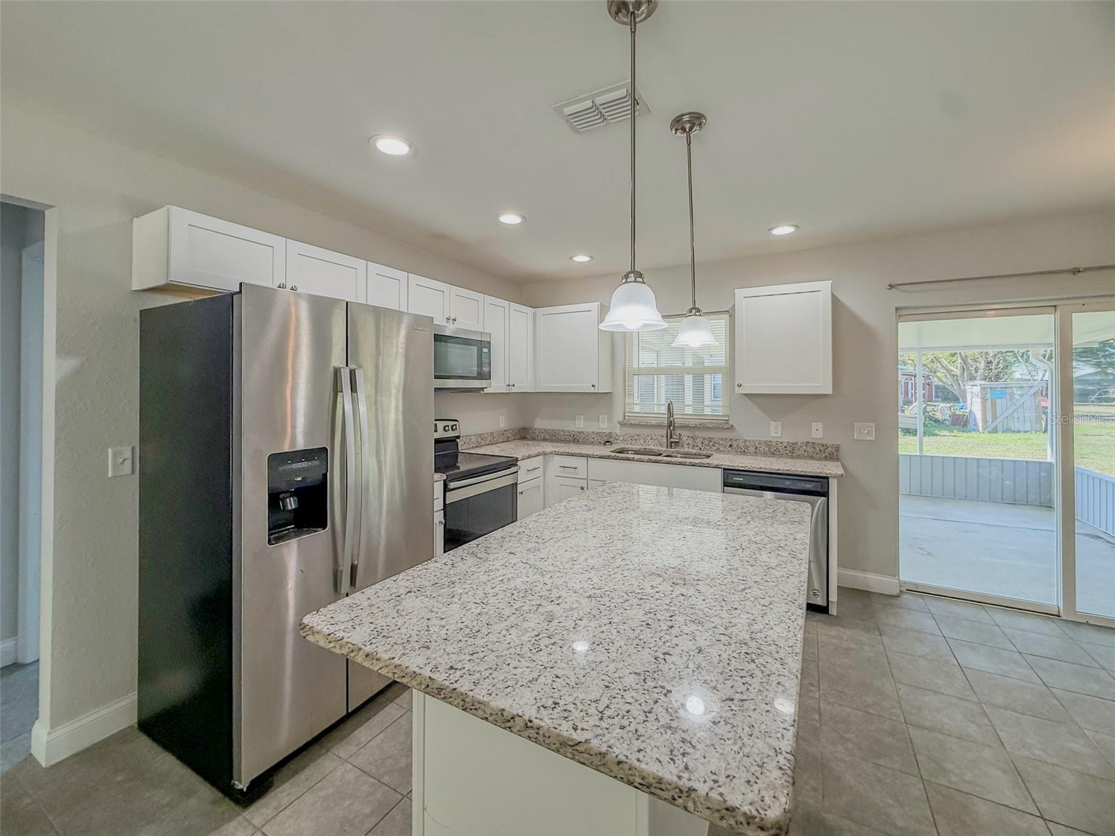 Image 6 of 19 For 406 8th Street Se