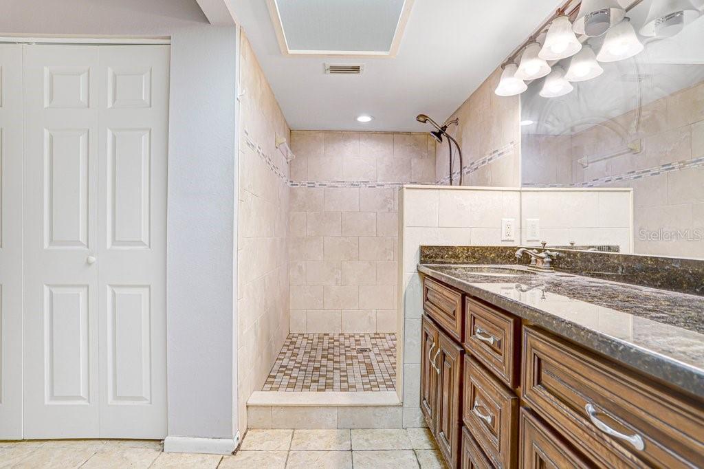 Image 5 of 28 For 2025 Sylvester Road C2