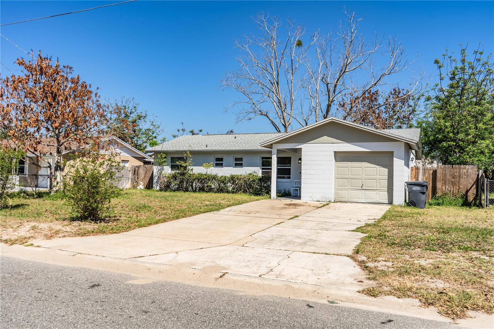 Image 2 of 34 For 1015 Carefree Cove Drive