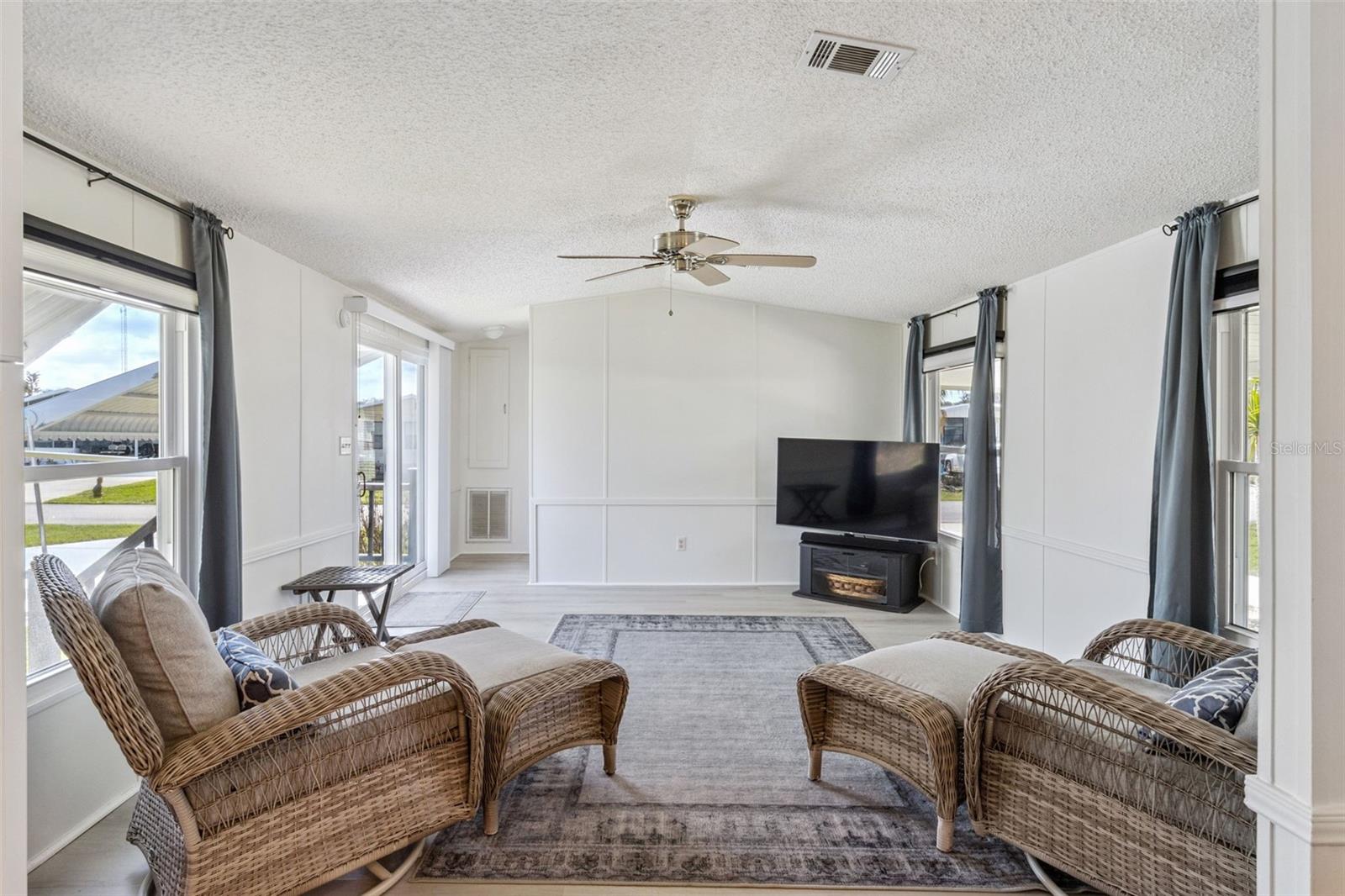 Image 7 of 29 For 8556 Breeze Hill Drive