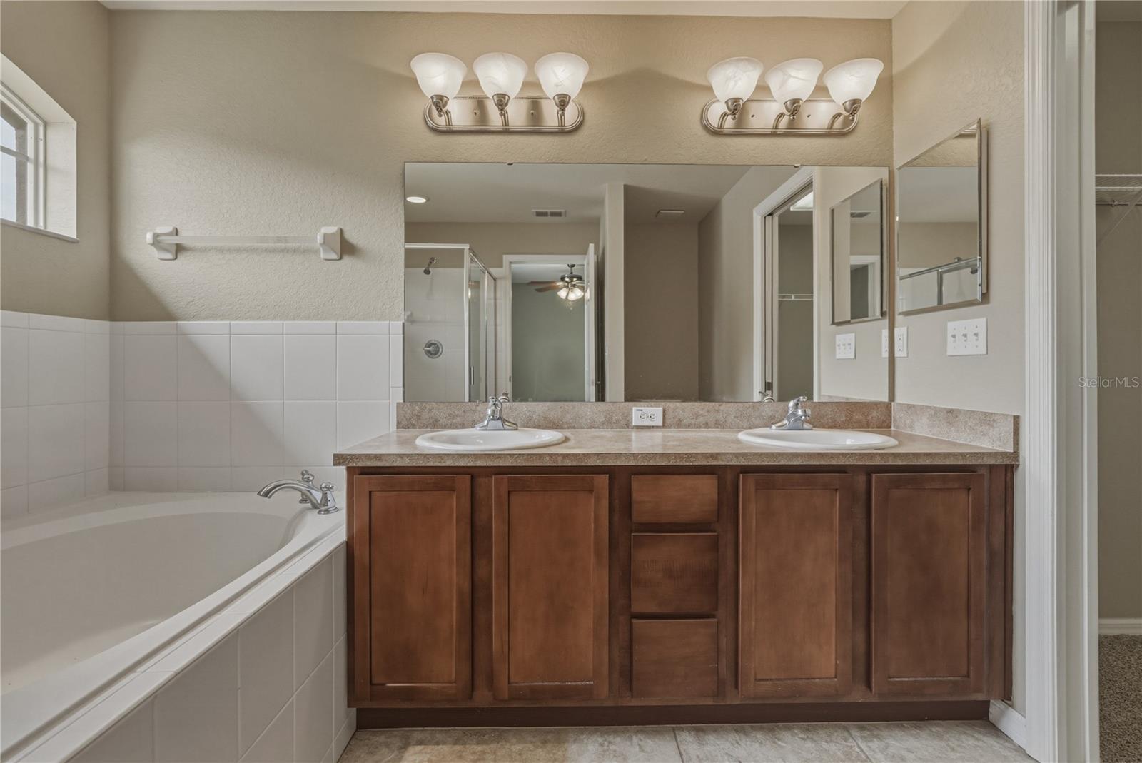 Image 16 of 43 For 2940 Coach Lamp Road