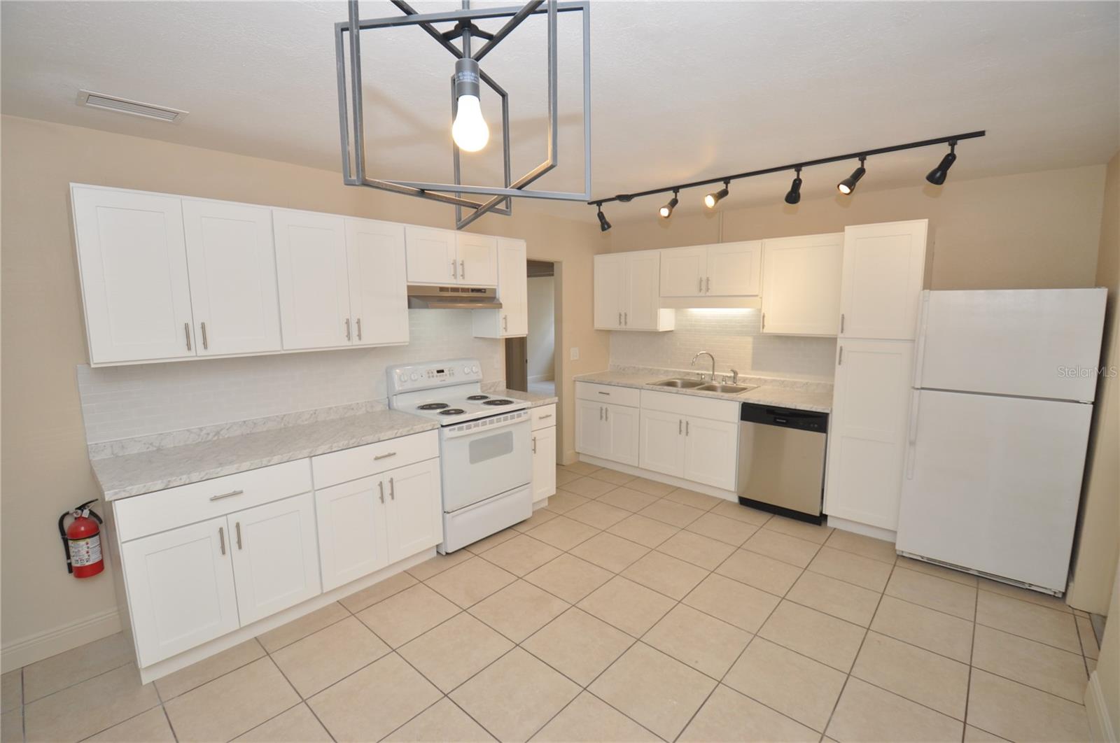 Image 3 of 15 For 1341 Avenue S Nw