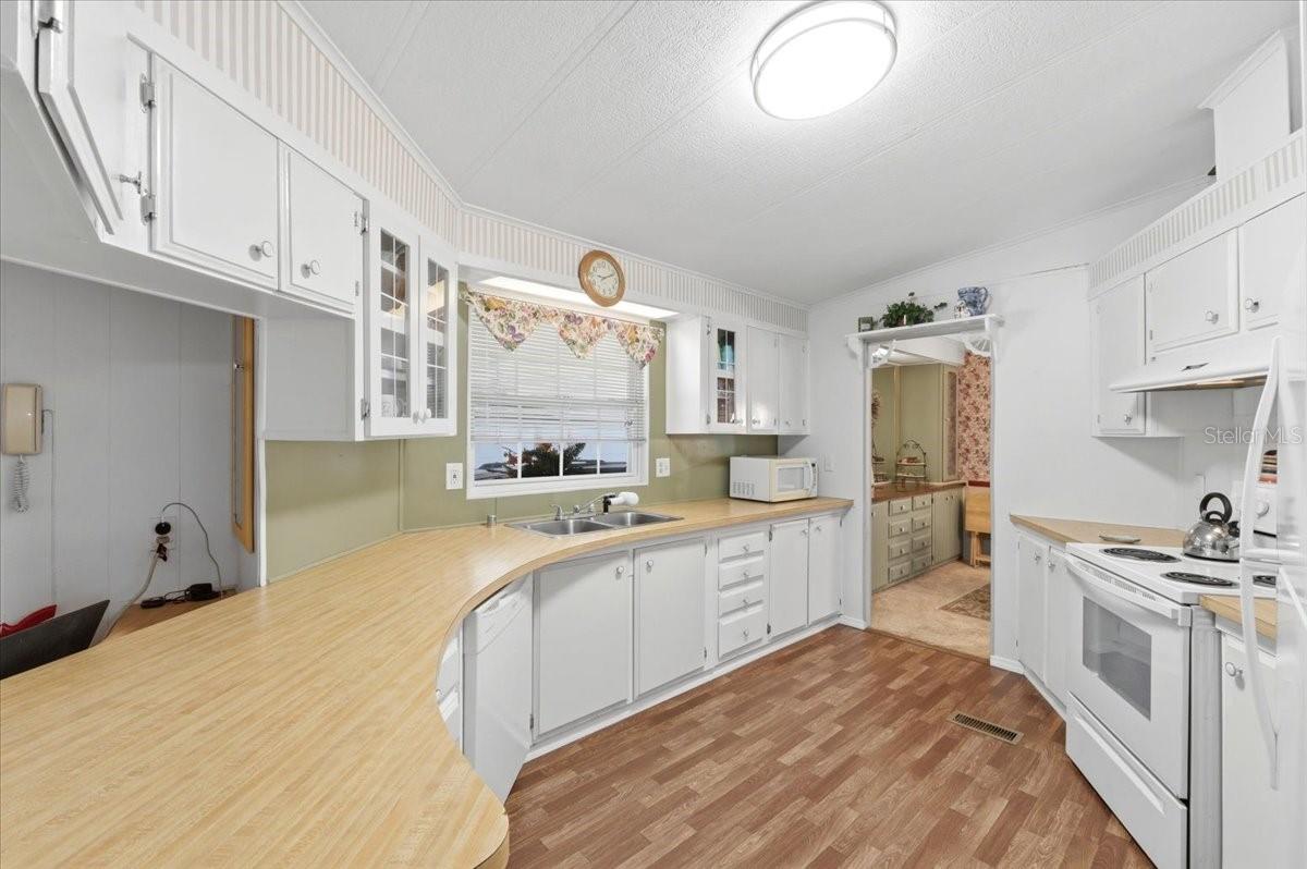 Image 14 of 44 For 4511 Redwood Street