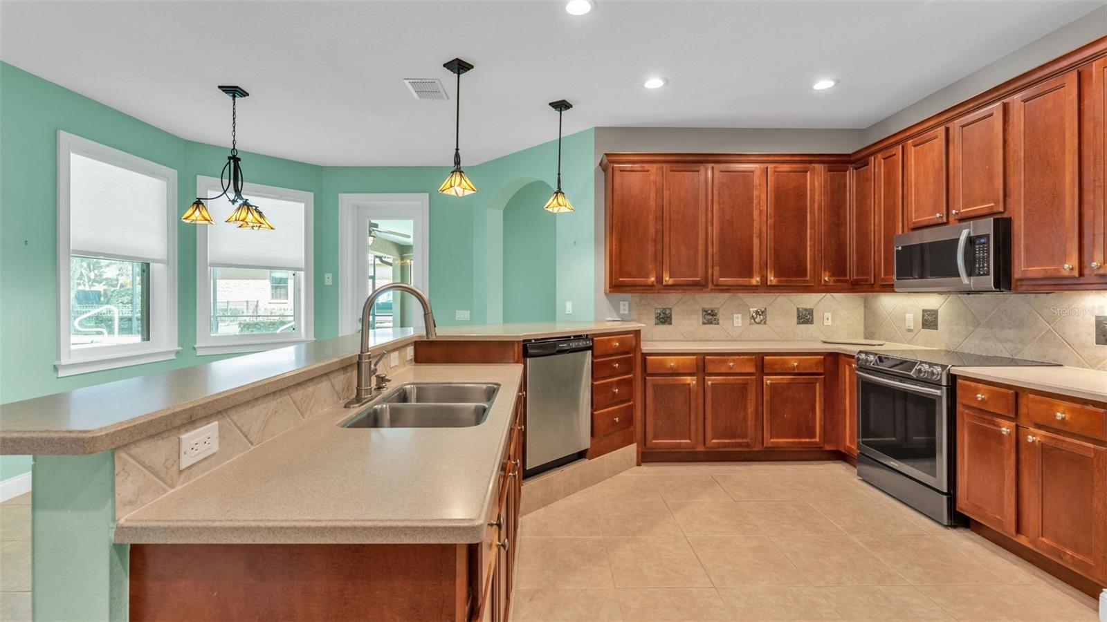 Image 14 of 41 For 6883 Lacy Drive