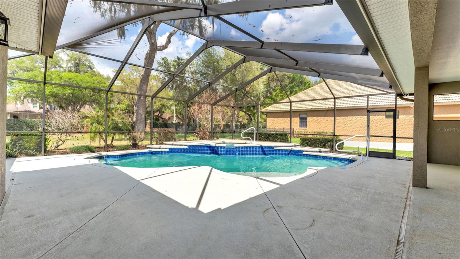 Image 29 of 41 For 6883 Lacy Drive