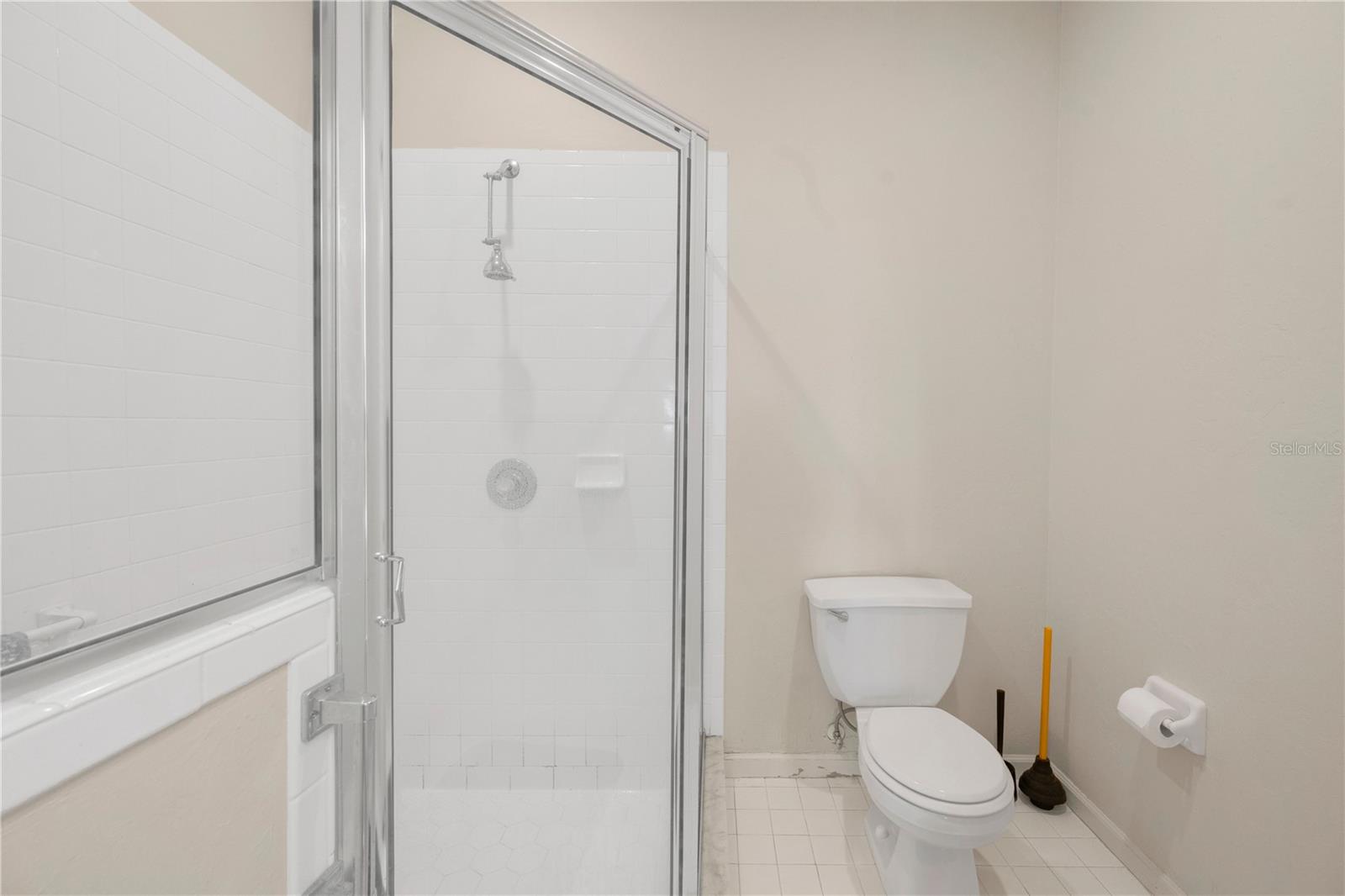 Image 20 of 35 For 427 Enclave Place 427