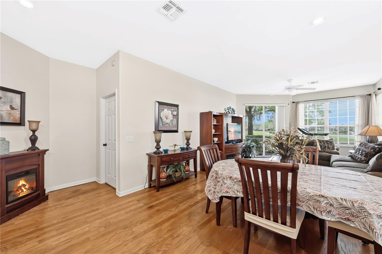 Image 7 of 35 For 427 Enclave Place 427