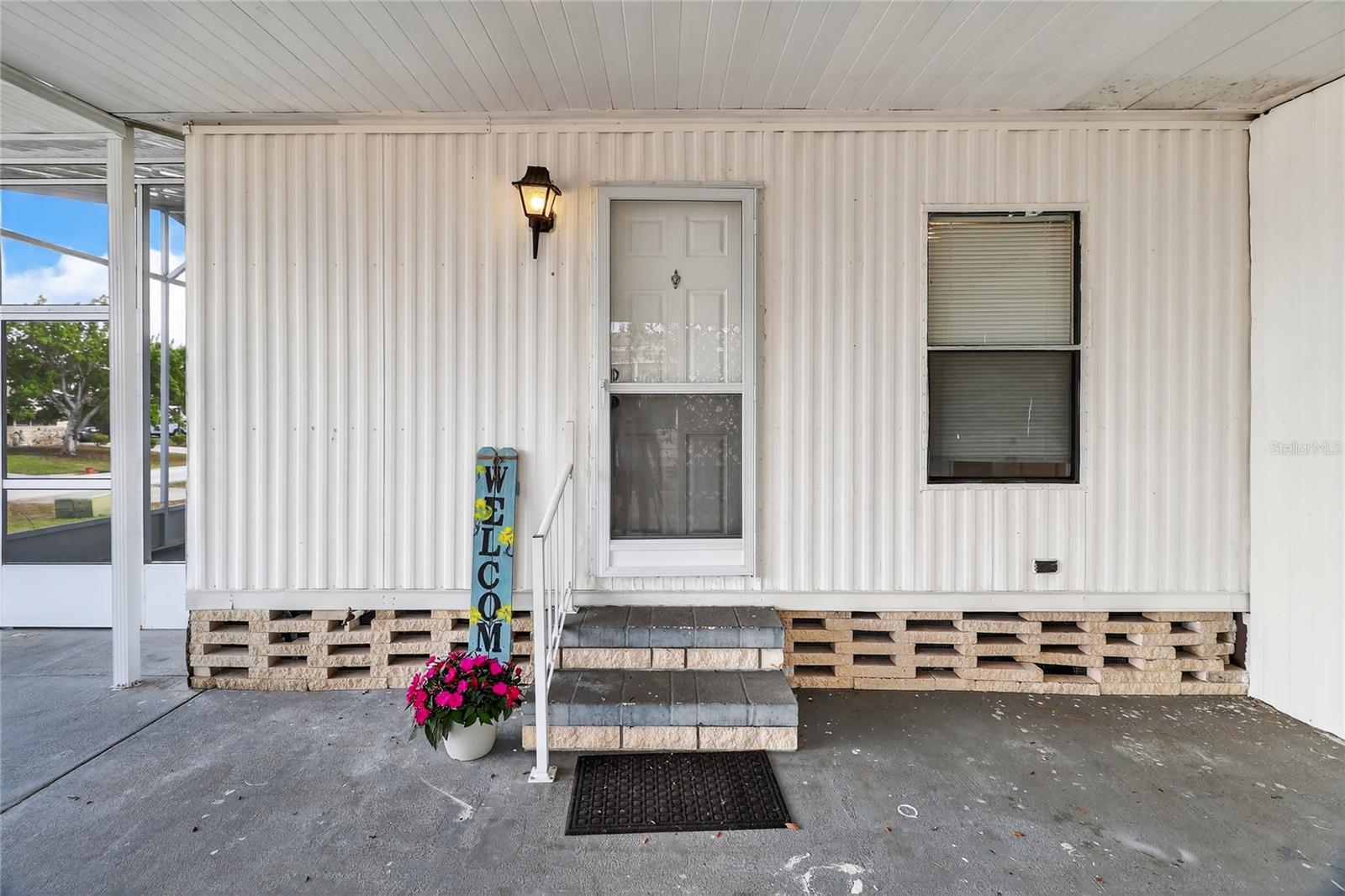 Image 11 of 44 For 409 Village Circle Sw