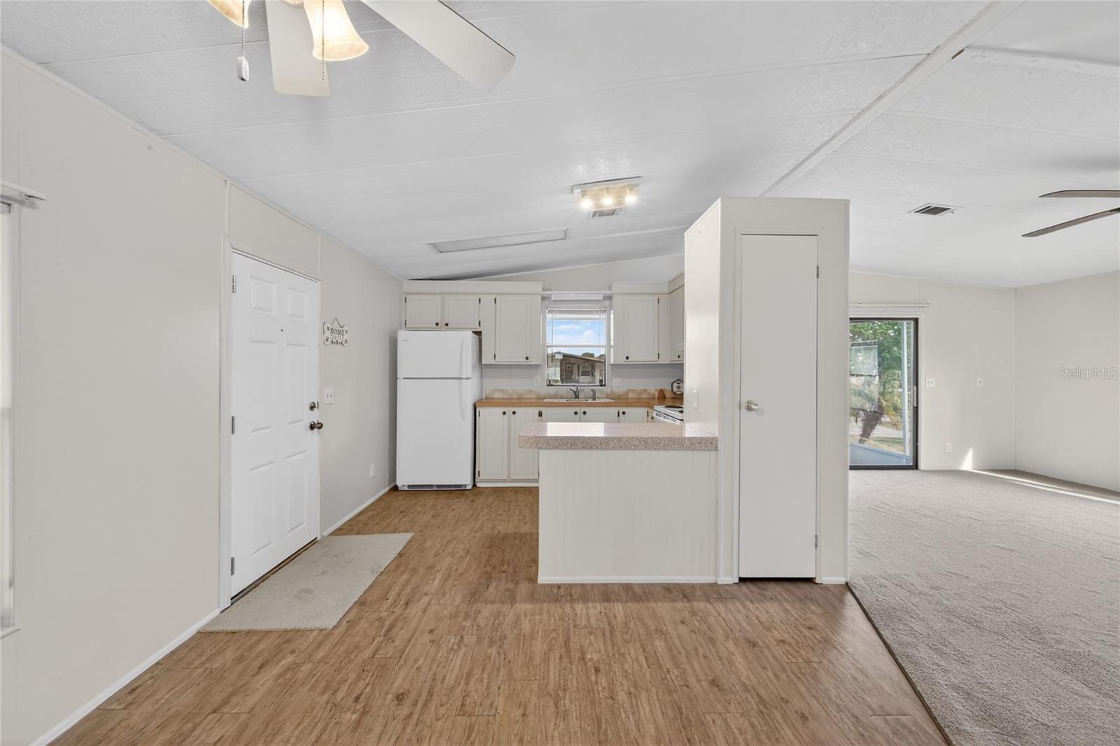 Image 14 of 44 For 409 Village Circle Sw