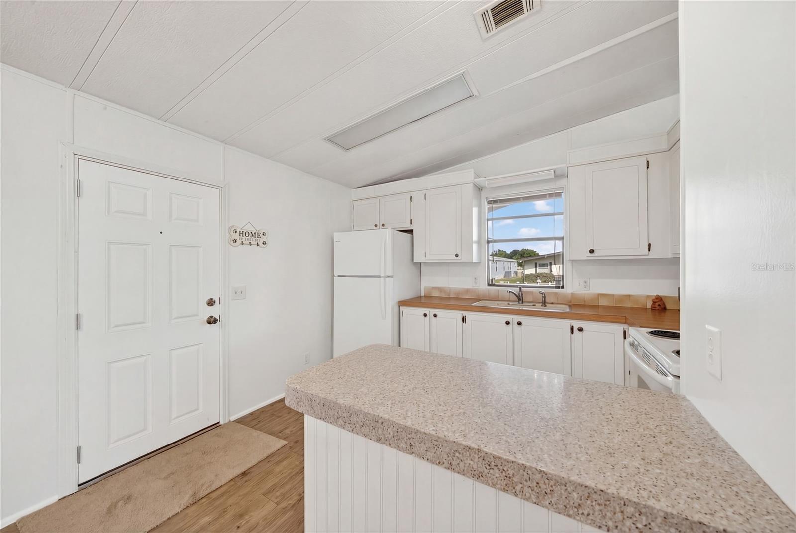 Image 18 of 44 For 409 Village Circle Sw