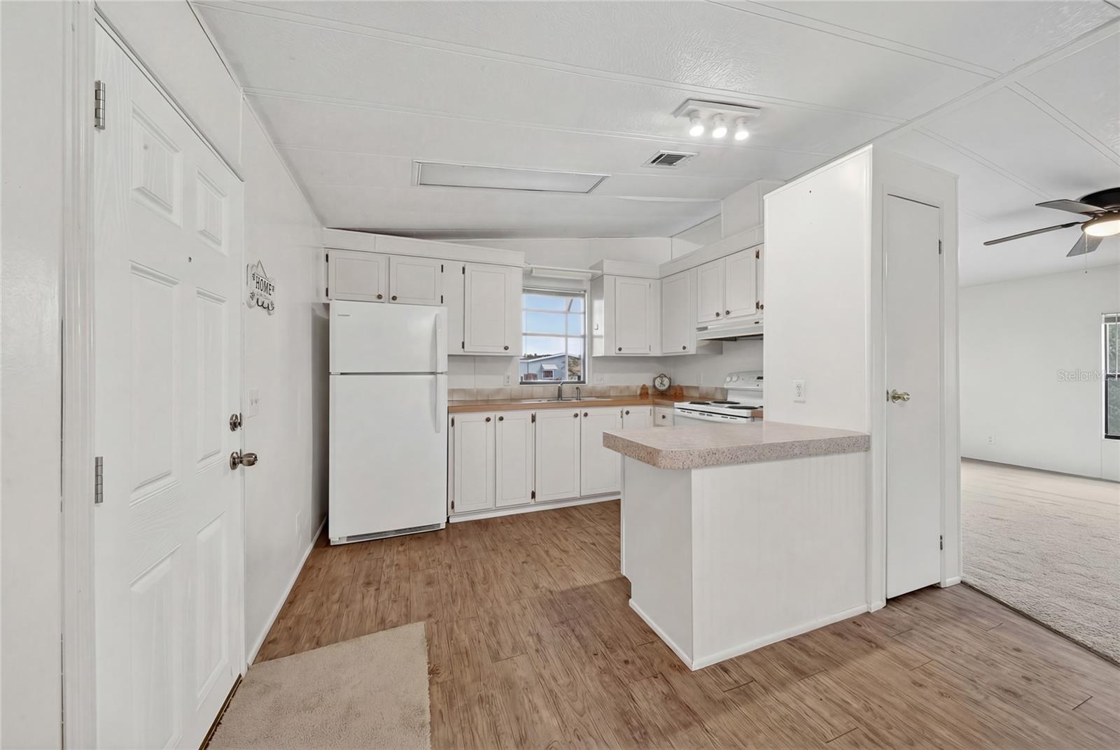 Image 19 of 44 For 409 Village Circle Sw