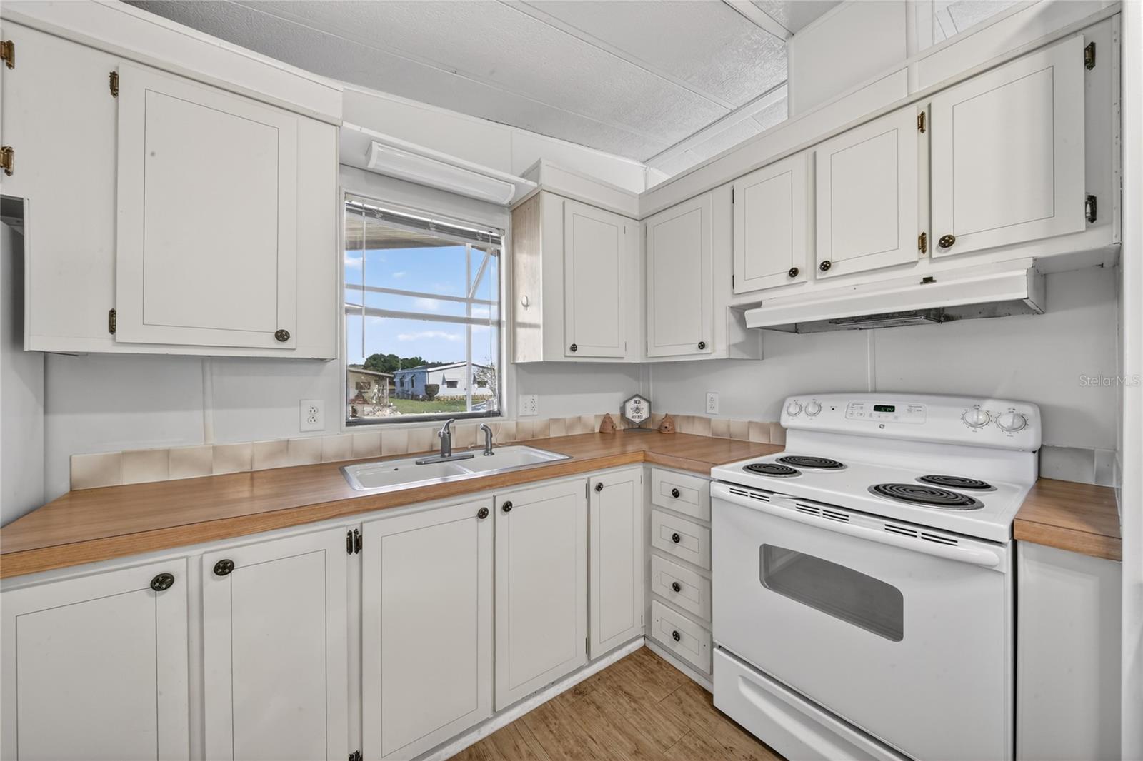 Image 20 of 44 For 409 Village Circle Sw