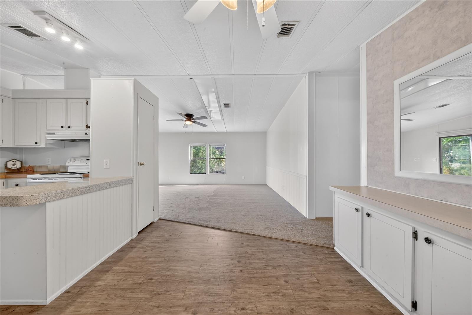 Image 22 of 44 For 409 Village Circle Sw