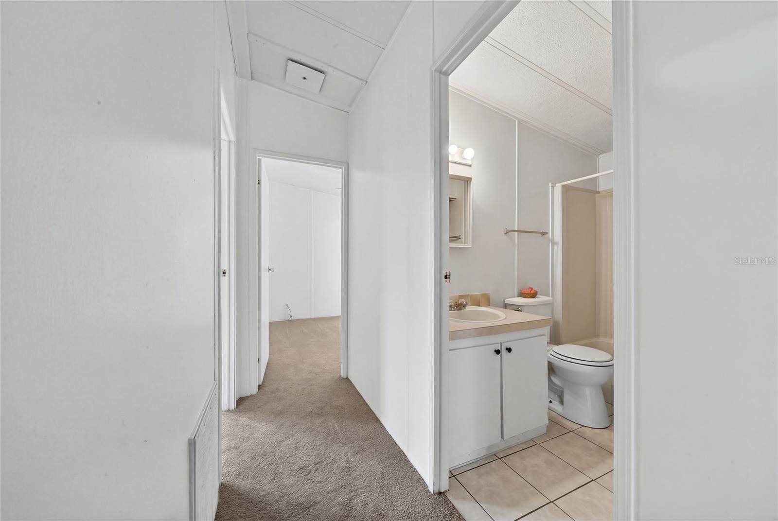 Image 27 of 44 For 409 Village Circle Sw