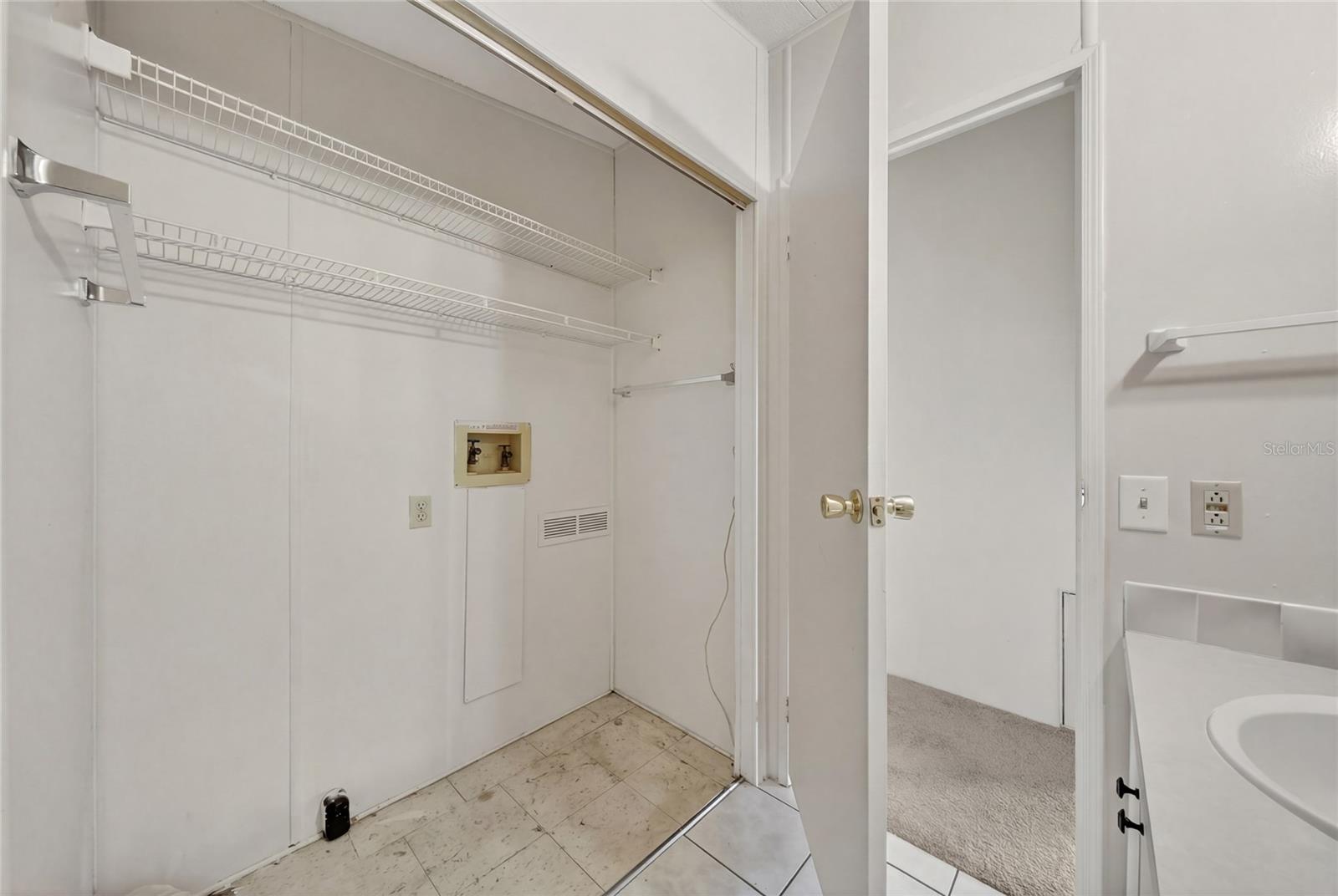 Image 29 of 44 For 409 Village Circle Sw