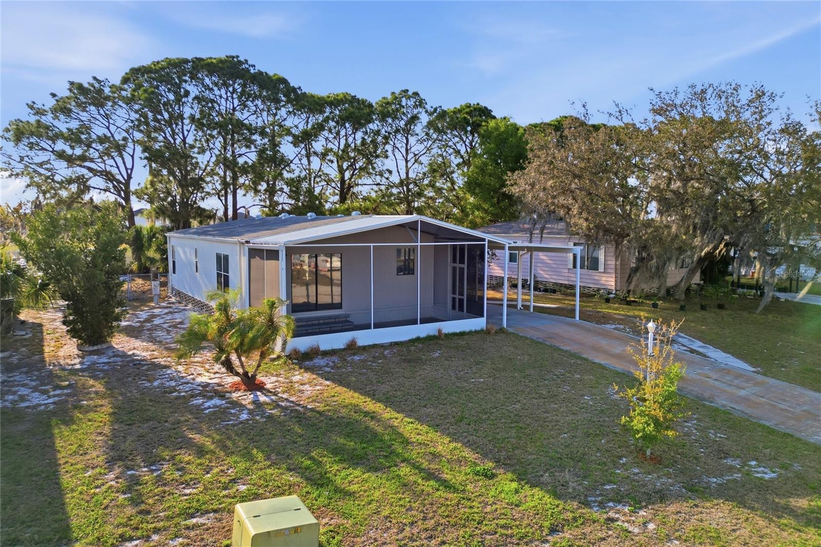 Image 3 of 44 For 409 Village Circle Sw