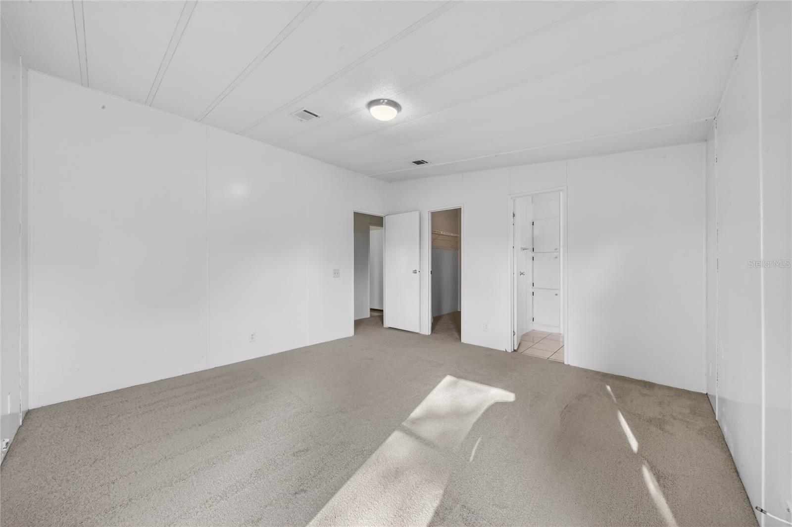 Image 30 of 44 For 409 Village Circle Sw