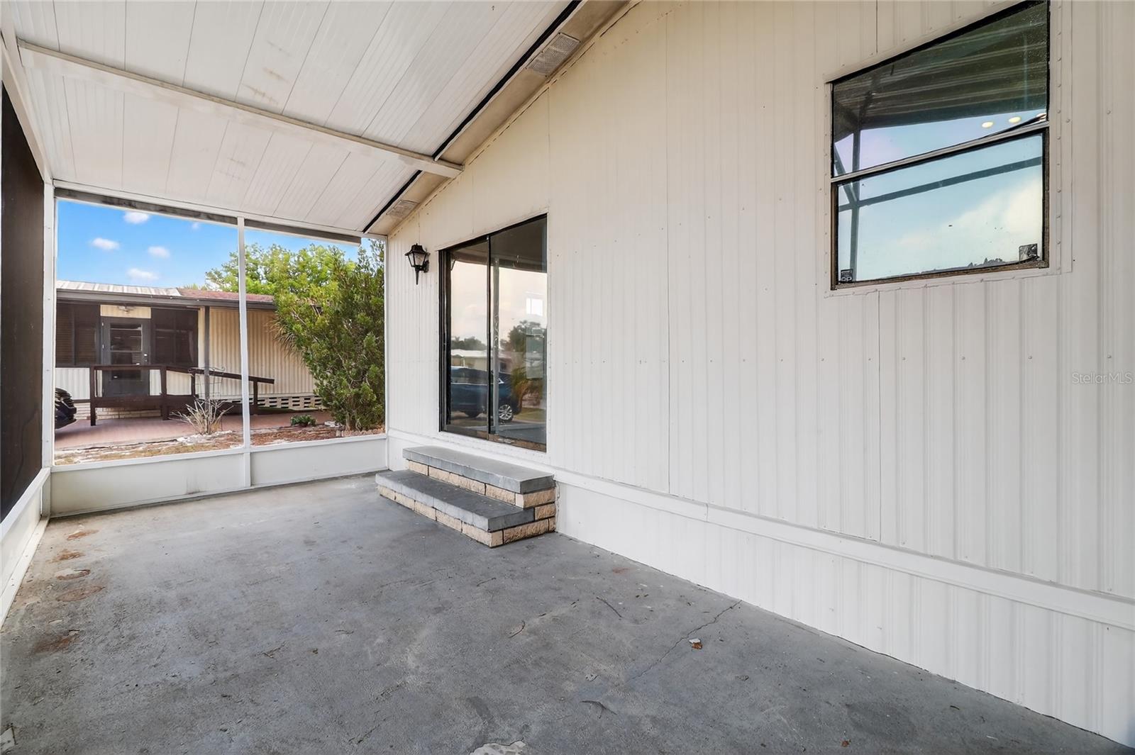 Image 35 of 44 For 409 Village Circle Sw