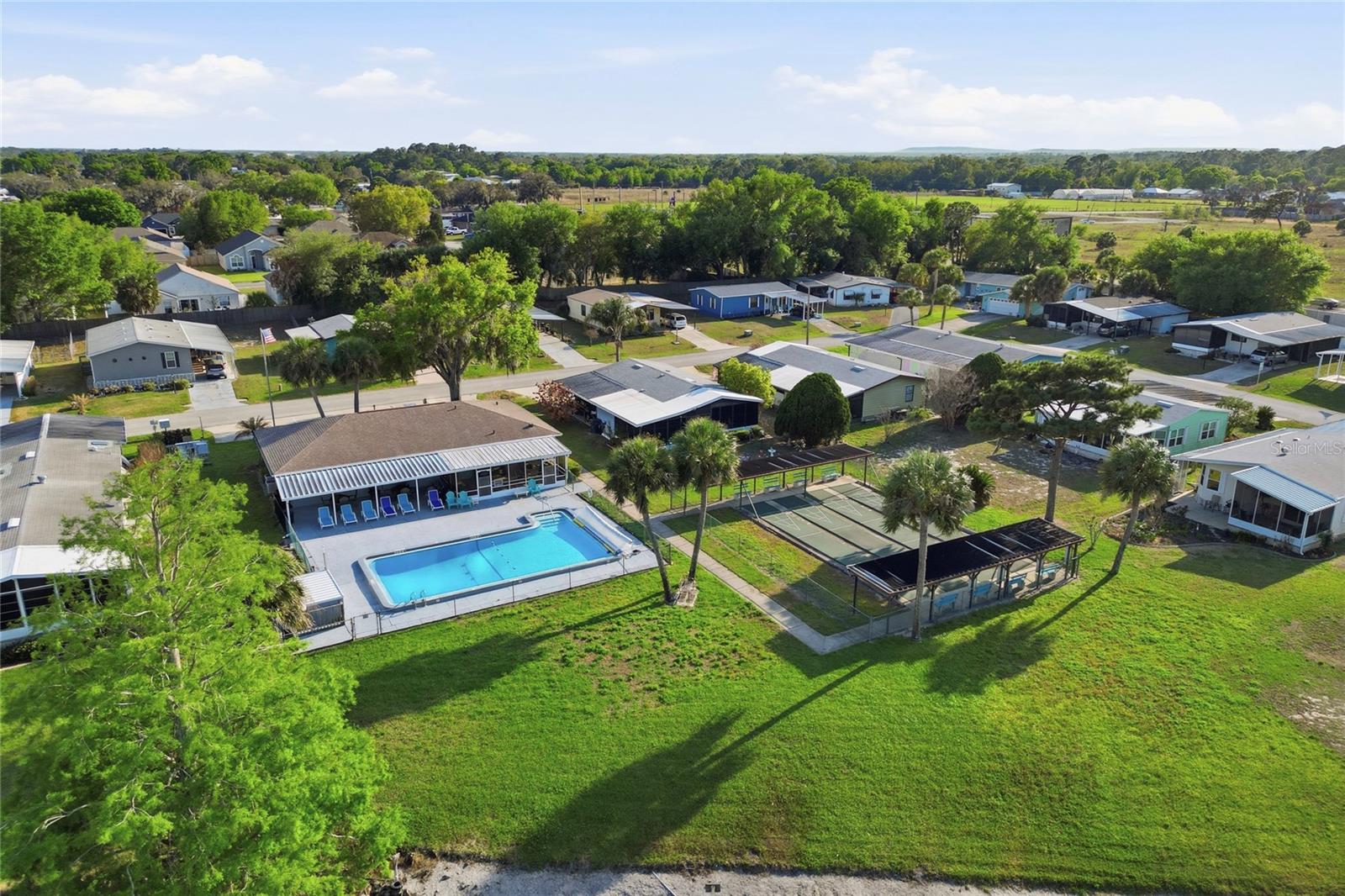 Image 43 of 44 For 409 Village Circle Sw