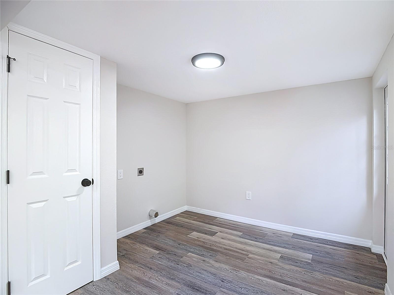 Image 13 of 26 For 10916 Country Haven Drive