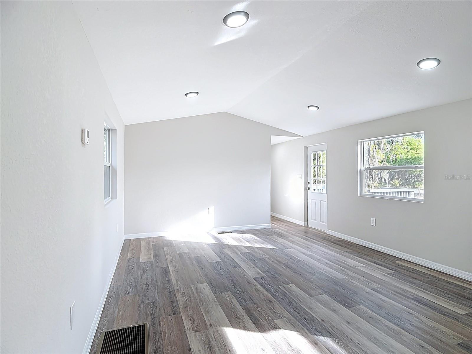 Image 8 of 26 For 10916 Country Haven Drive