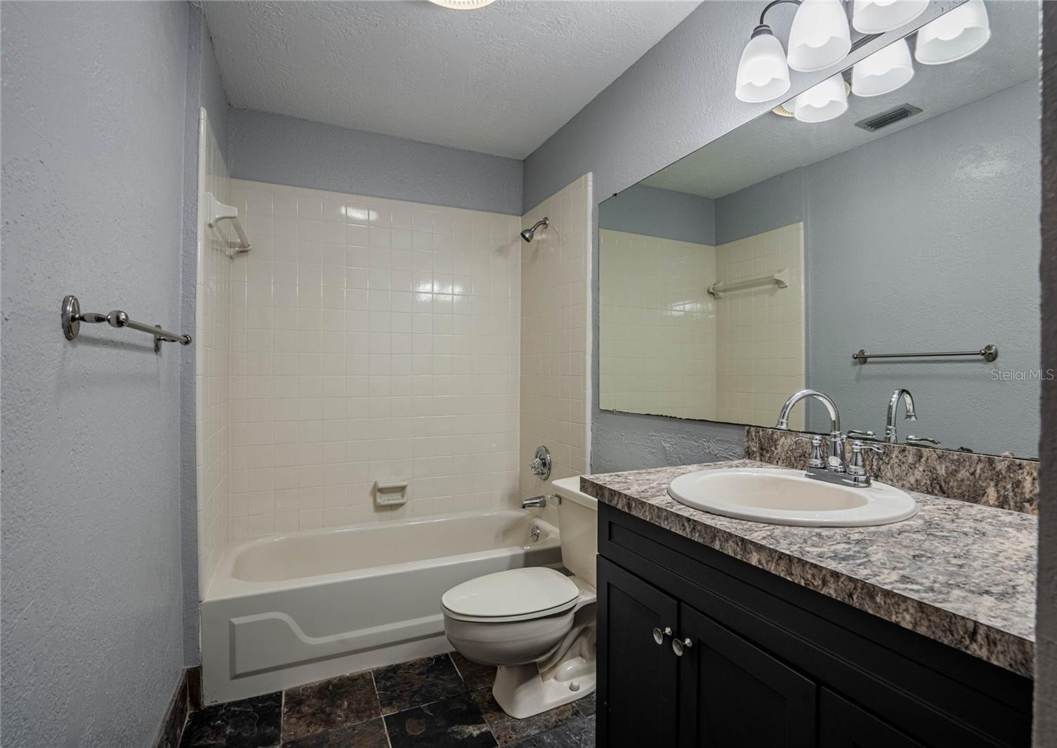 Image 11 of 17 For 8 Huntley Court 8