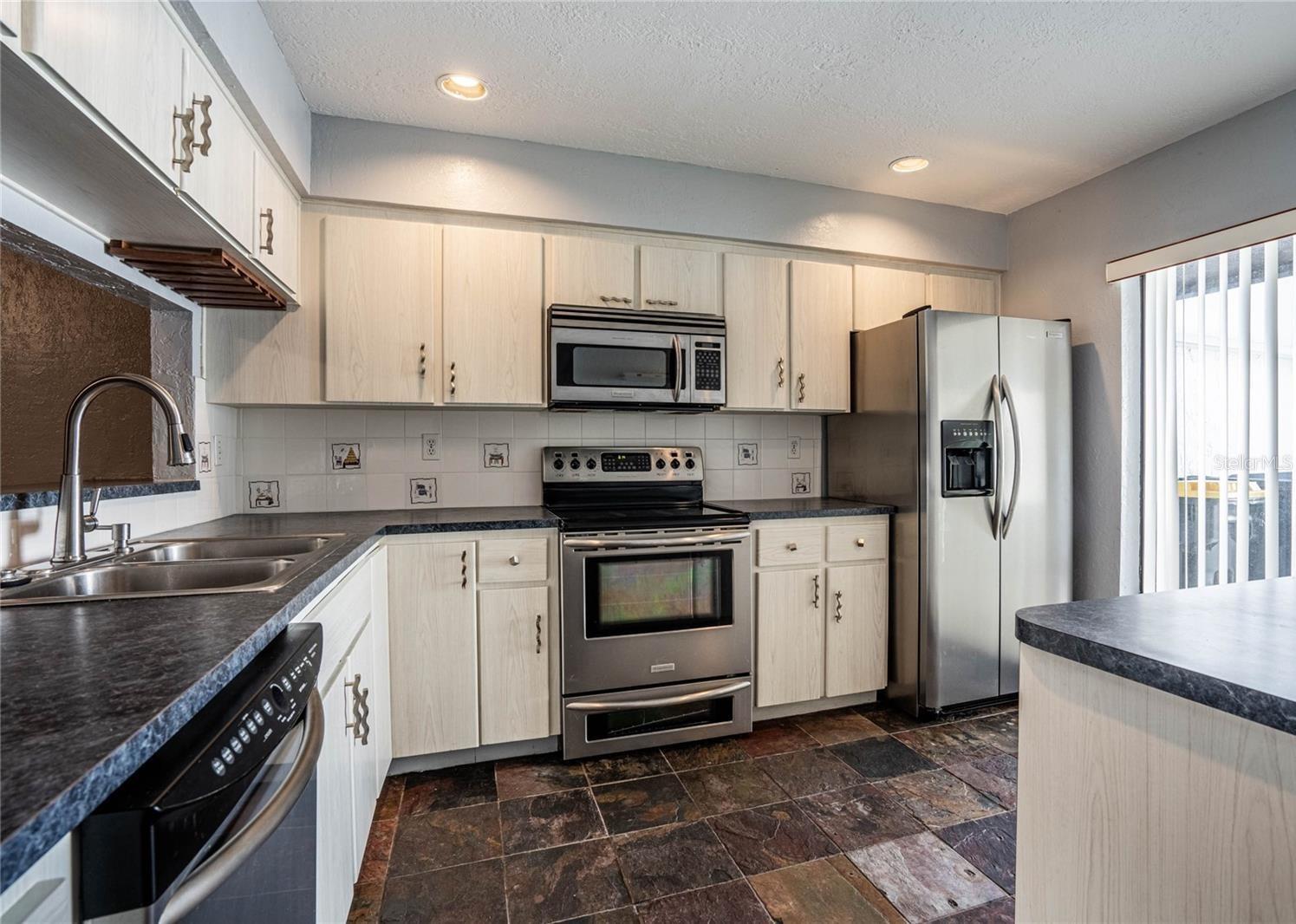 Image 3 of 17 For 8 Huntley Court 8