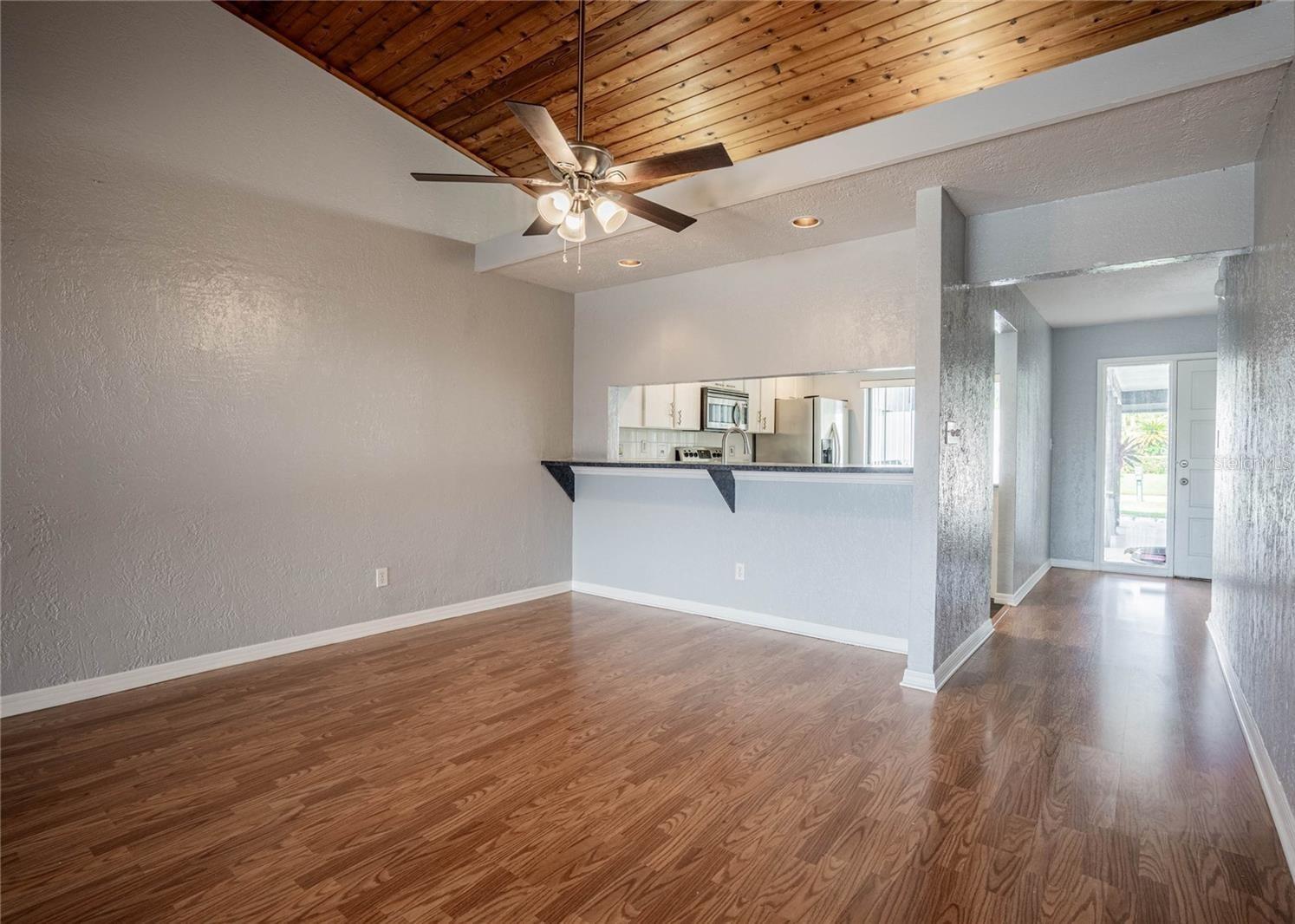 Image 6 of 17 For 8 Huntley Court 8