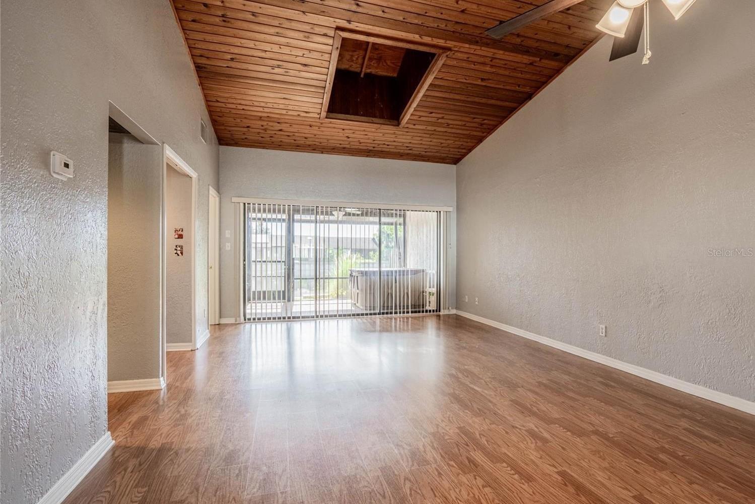 Image 7 of 17 For 8 Huntley Court 8