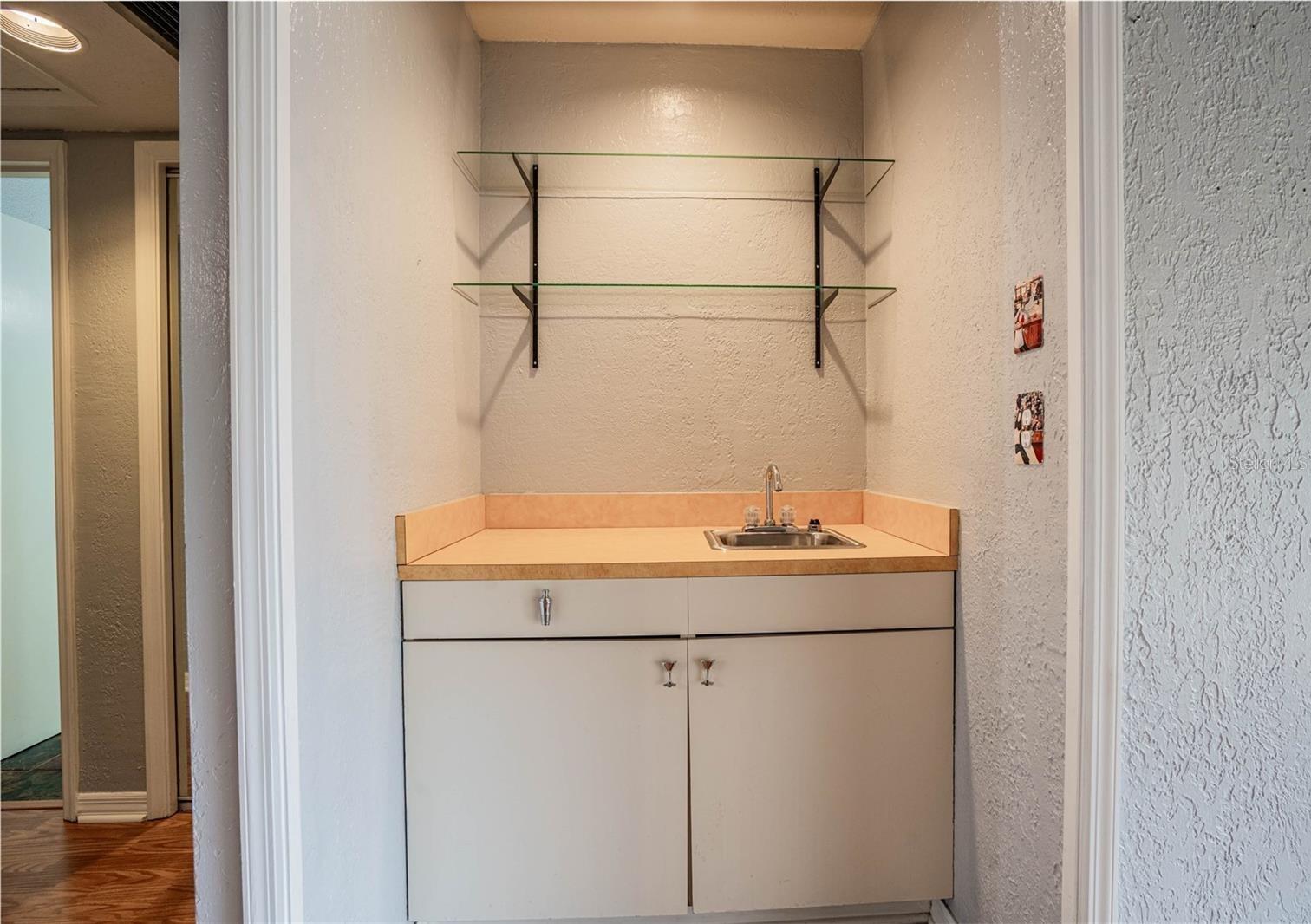 Image 8 of 17 For 8 Huntley Court 8