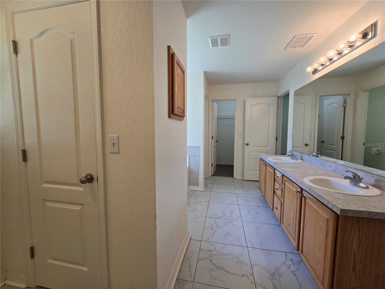 Image 26 of 41 For 2081 Farrington Drive