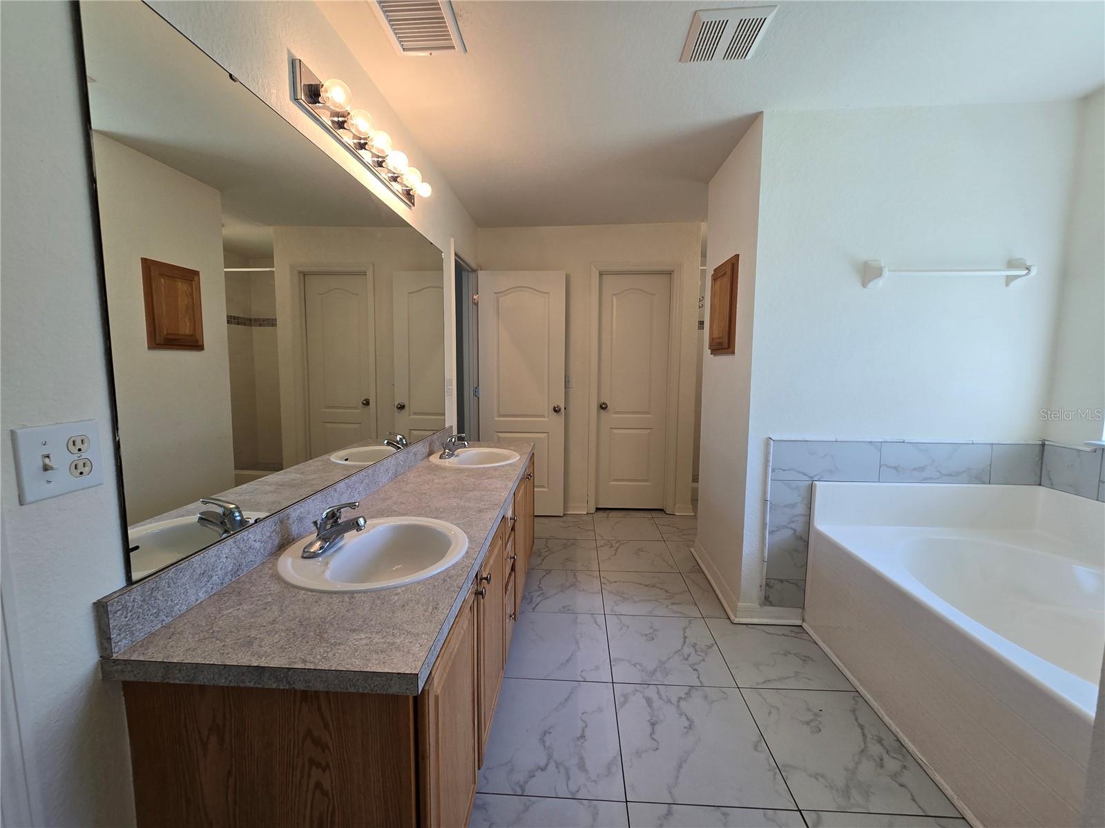 Image 27 of 41 For 2081 Farrington Drive