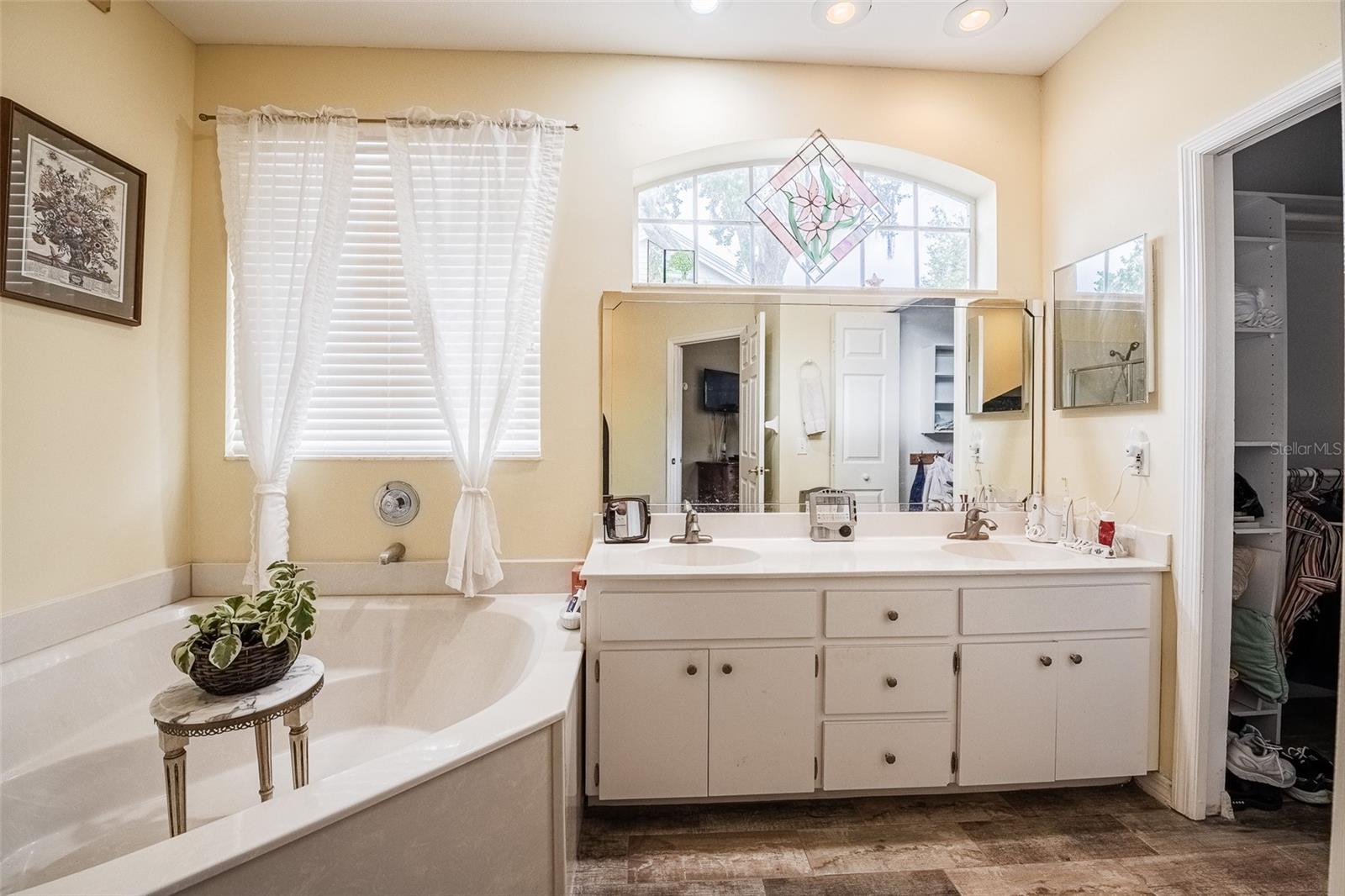 Image 20 of 50 For 3140 Stonewater Drive 3140