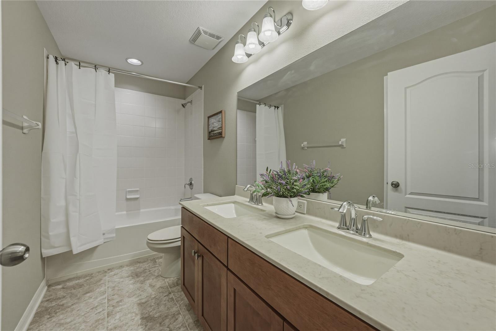 Image 34 of 47 For 10661 Pictorial Park Drive