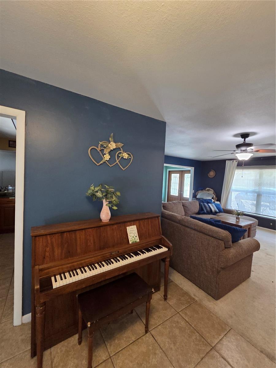 Listing photo id 10 for 1007 Yarnell Avenue