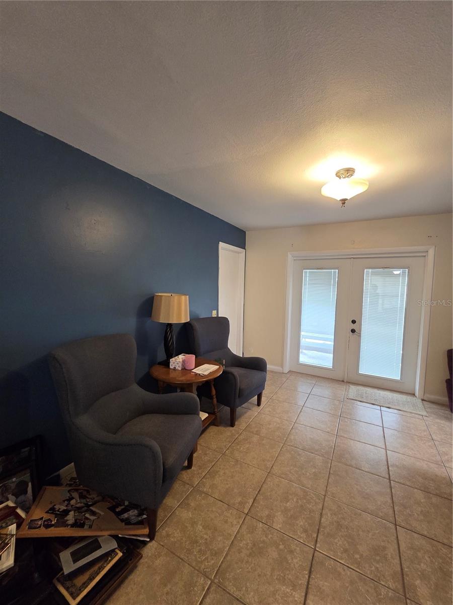 Listing photo id 12 for 1007 Yarnell Avenue