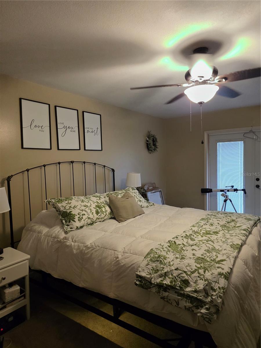 Listing photo id 14 for 1007 Yarnell Avenue