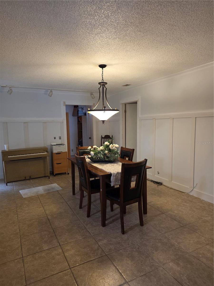 Listing photo id 20 for 1007 Yarnell Avenue